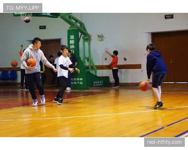 篮球运球规则核心条款解析如何准确界定合法动作与违例情形