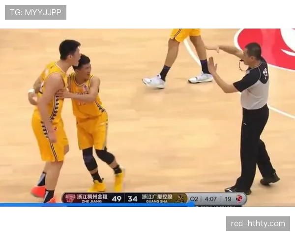 进攻犯规的判罚规则与裁判判定关键条件详解
